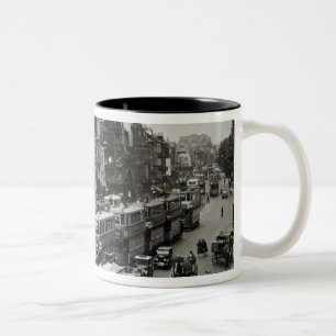 Whitechapel High Street, Londen, c.1930 Tweekleurige Koffiemok