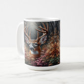 Whitetail Buck Deer gluren door bosgebladerte Koffiemok (Voorkant links)