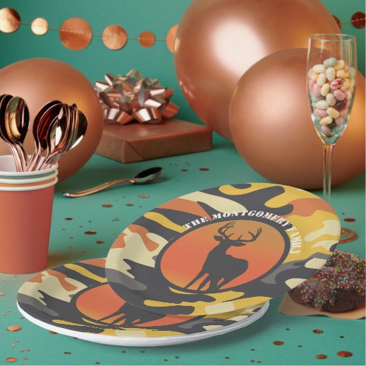 Whitetail Deer en Camo Papieren Bordje (Multi)