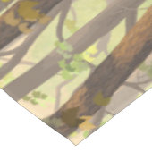 Whitetail Deer en Cute Twin Fawns in Spring Tafelkleed (Gekanteld)