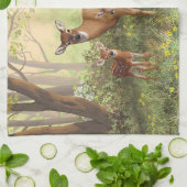 Whitetail Deer en Cute Twin Fawns in Spring Theedoek (Gevouwen)