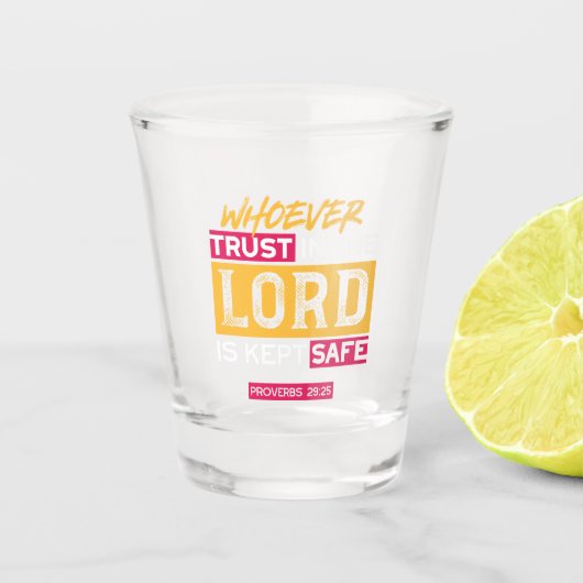 Whoever Trusts in the Lord Is Kept Safe Quote Shot Glas (Voorkant)