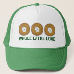 Whole Latke (Lotta) Love Potato Pancakes Hanukkah Trucker Pet<br><div class="desc">Het ontwerp bevat een originele markeringsillustratie van een heerlijke latke aardappelpannakaart die met zure crème, een nietje in joodse vakantiekuisine en een HELE LATKE LOVE in een leuk lettertype is getopt. Ideaal voor Hanukkah-feesten! Dit Chanoekapenontwerp is ook beschikbaar op andere producten. Er zijn ook veel extra design beschikbaar in deze...</div>