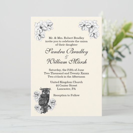 Whoo's Getting Married Cream Wedding Invitation Kaart (Staand voorkant)