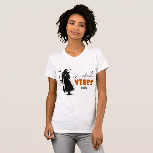 Wicked Vibes Only beroemd gemaakt door Halloween B T-shirt (Voorkant volledig)