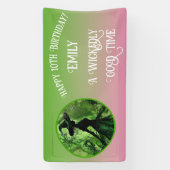 Wickedly goede heks groen roze Happy Birthday Spandoek (Verticaal)