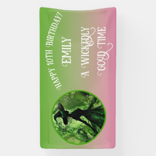 Wickedly goede heks groen roze Happy Birthday Spandoek (Verticaal)