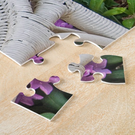 wickerstoel in de tuin van azalea legpuzzel (Zijkant)