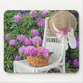 wickerstoel in de tuin van azalea muismat