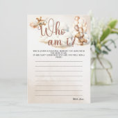 WIE BEN IK Baby shower Spel Schattige Beer Kaart (Staand voorkant)