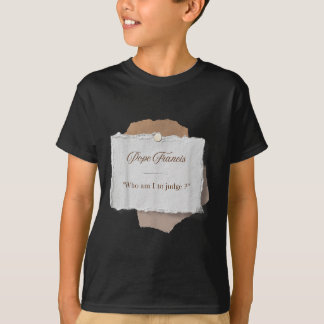 Wie ben ik om paus Franciscus te veroordelen T-shirt