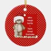 Wie heeft de Kerstman nodig.. Grote oma kerstversi Keramisch Ornament (Voorkant)