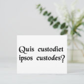 Wie houdt de bewakers in de gaten? briefkaart (Staand voorkant)