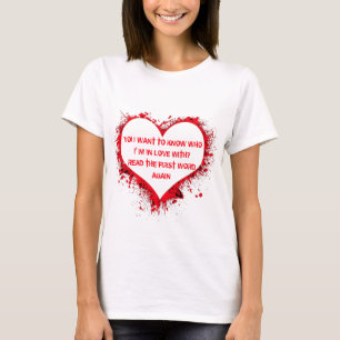 Wie ik verliefd ben op, grappige tekst in het rode t-shirt