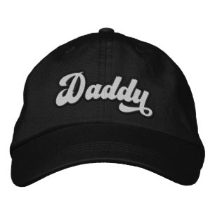 Wie is de Papa Geborduurde Pet