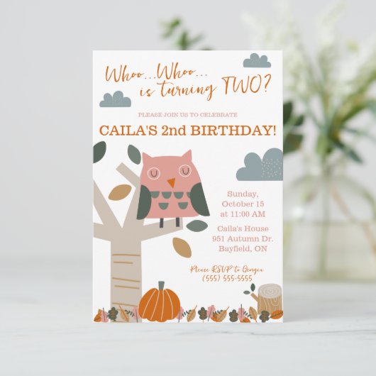 Wie is draaien TWEE Herfst Uil, Herfst Verjaardags Kaart (Staand voorkant)
