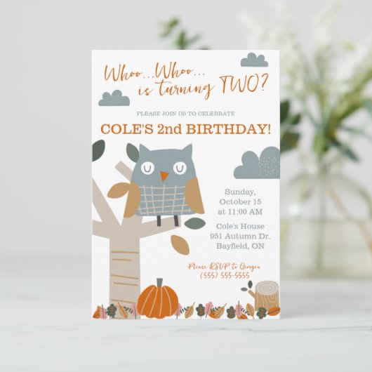 Wie is draaien TWEE Herfst Uil, Herfst Verjaardags Kaart (Staand voorkant)