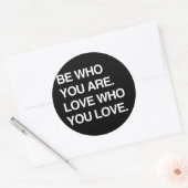 WIE JE BENT. HOEVEELHEID VAN WIE JE VINDT RONDE STICKER (Envelop)