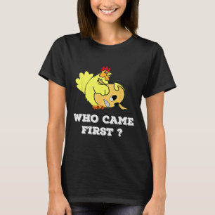 Wie kwam eerst Grappige Ontspoorde Kip Ei Gen Z Ik T-shirt