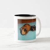 Wie laat de varkens eruit! tweekleurige koffiemok (Voorkant rechts)