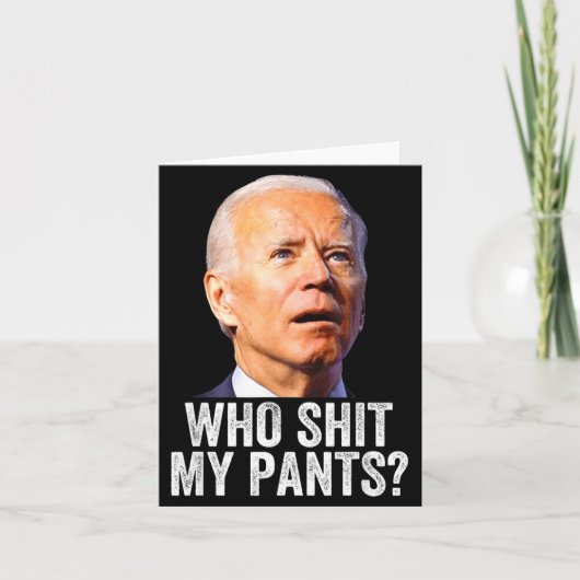 Wie Mijn Broek Is - Anti Joe Biden T-shirt - Grapp Kaart (Voorkant)