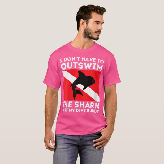 Wie overwint mijn duikbuddy Funny Shark Scuba Divi T-shirt (Voorkant volledig)