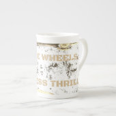 wiel, tijdloze sensatie – Retro Car & Motor Porselein Kop (Voorkant rechts)