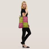 wielen en sterren in roze en geel tote bag (Op model)
