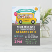 Wielen op de Bus Verjaardag Kaart (Staand voorkant)