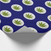 Wietblad op witte cirkels op Midnight Blue Cadeaupapier (Hoek)