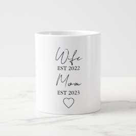 Wife & Mom Est. – Minimalist Valentine Gift Grote Koffiekop