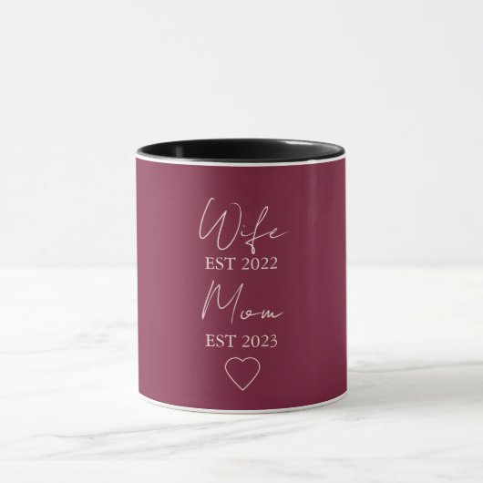 Wife & Mom Est. – Minimalist Valentine Gift Mok (Midden)