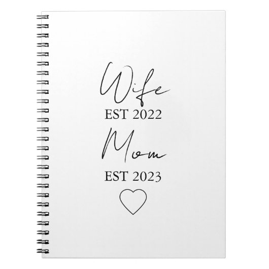 Wife & Mom Est. – Minimalist Valentine Gift Notitieboek (Voorkant)