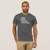 "WIFE. MOM. VIRTUELE ASSISTANT." T-shirt. T-shirt (Voorkant volledig)