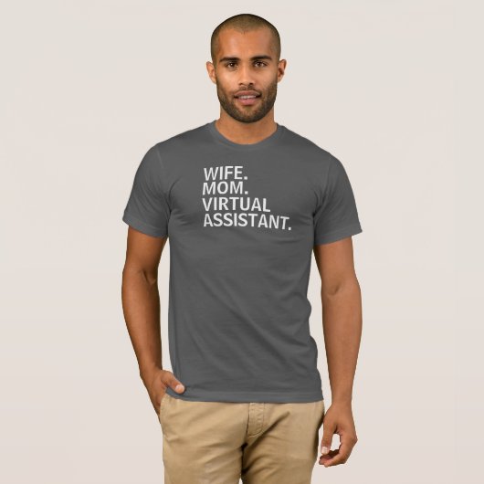 "WIFE. MOM. VIRTUELE ASSISTANT." T-shirt. T-shirt (Voorkant volledig)
