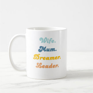 Wife Mum Dreamer Leader Groovy Retro Typography  Koffiemok