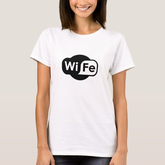 Wife Tech Geïnspireerd Logo T-shirt (Voorkant)