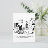 Wife verbergt de afstandsbediening van de tv briefkaart (Staand voorkant)