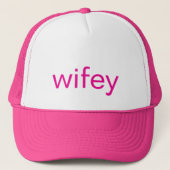 Wifey Cap – Perfect Bridal Accessory, Wedding Head Trucker Pet (Voorkant)