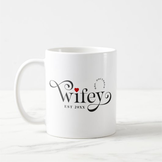 Wifey Elegant Typografie Bruiloft Jubileum Koffiemok (Links)