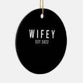 Wifey Est 2022 Bride voor de Bacheloretpartij Keramisch Ornament (Rechts)