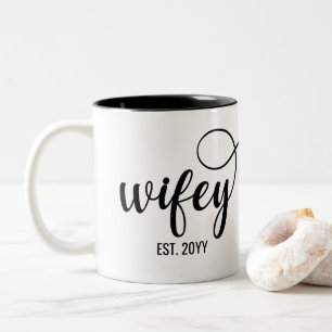 Wifey Est   Gepersonaliseerde cadeaus voor vrouwen Tweekleurige Koffiemok