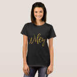 Wifey Gold Folie Typografie Shirt<br><div class="desc">Wifey Gold Foil Typography T-shirt voor een pasgetrouwde om op haar huwelijksreis te draag.</div>