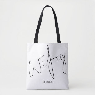 Wifey Handwriting Script Weddenschap Datum keepomw Tote Bag