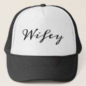 Wifey in Fancy lettertype Trucker Pet (Voorkant)