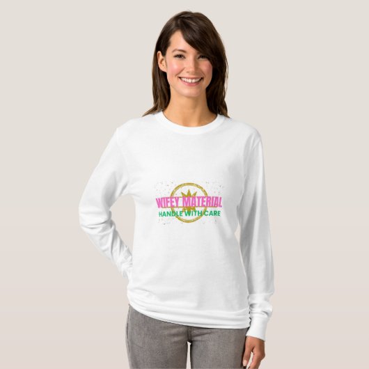 Wifey materiaal minimalistische lange T-shirt (Voorkant volledig)