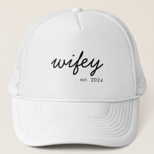 Wifey Modern Minimalistisch Script Gepersonaliseer Trucker Pet