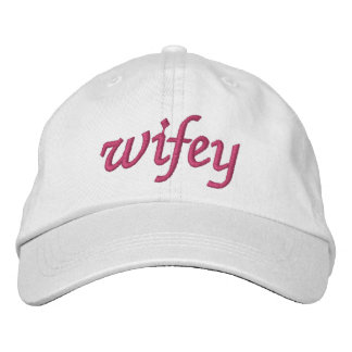 Wifey Pink Novelty Geborduurde Pet