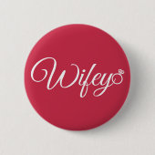 Wifey ring ronde button 5,7 cm (Voorkant)