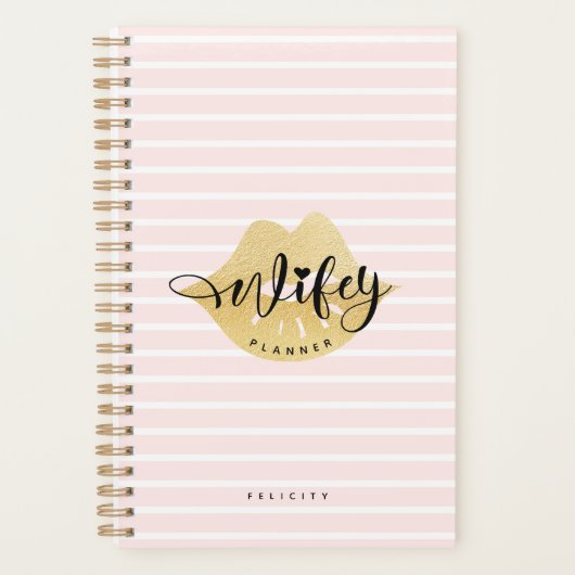 Wifey | Stijlvolle gouden Lips & Blush Pink Stripe Planner (Voorkant)